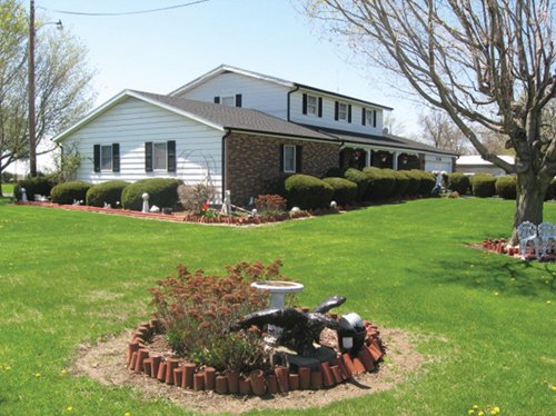 Property photo 2 - 4 Bedroom, 2 Story Home & 2 Bedroom Bungalow